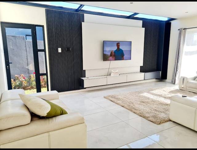 5 BEDROOM HOUSE FOR SALE IN GLEN MARAIS